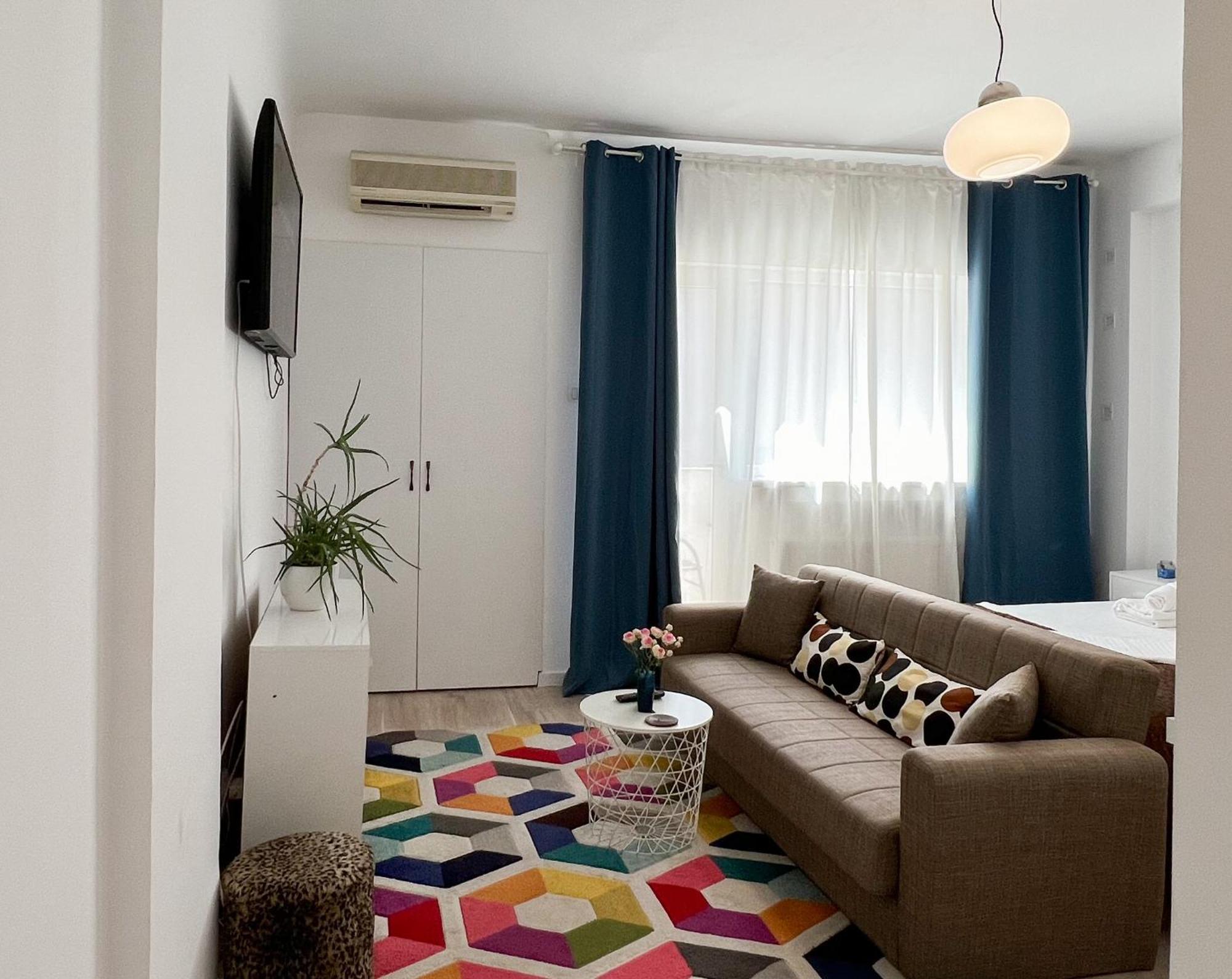 Old Deluxe Universitate Apartment